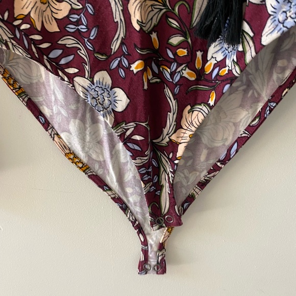 FLORAL BODYSUIT LONG SLEEVE WITH TASSELS. NEVER WORN. NWT. - Picture 3 of 9